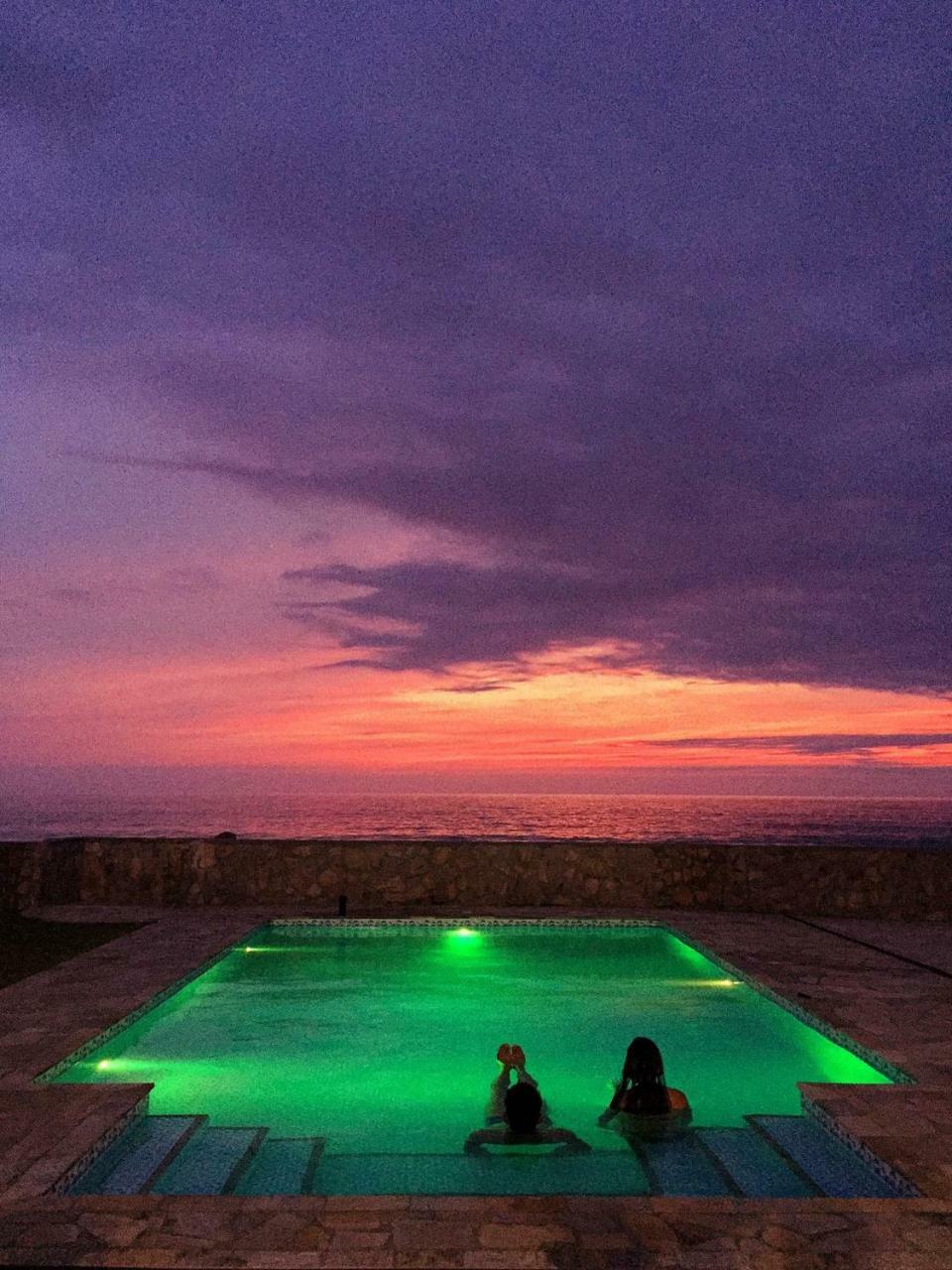 Black Point Beach Club Guest house Marica